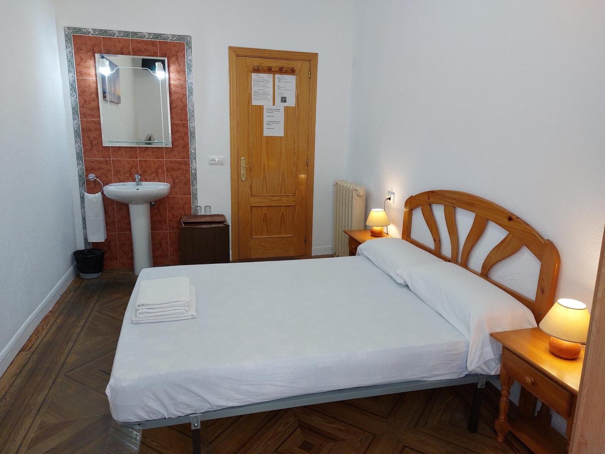Hostal Miralva Madrid Eksteriør bilde