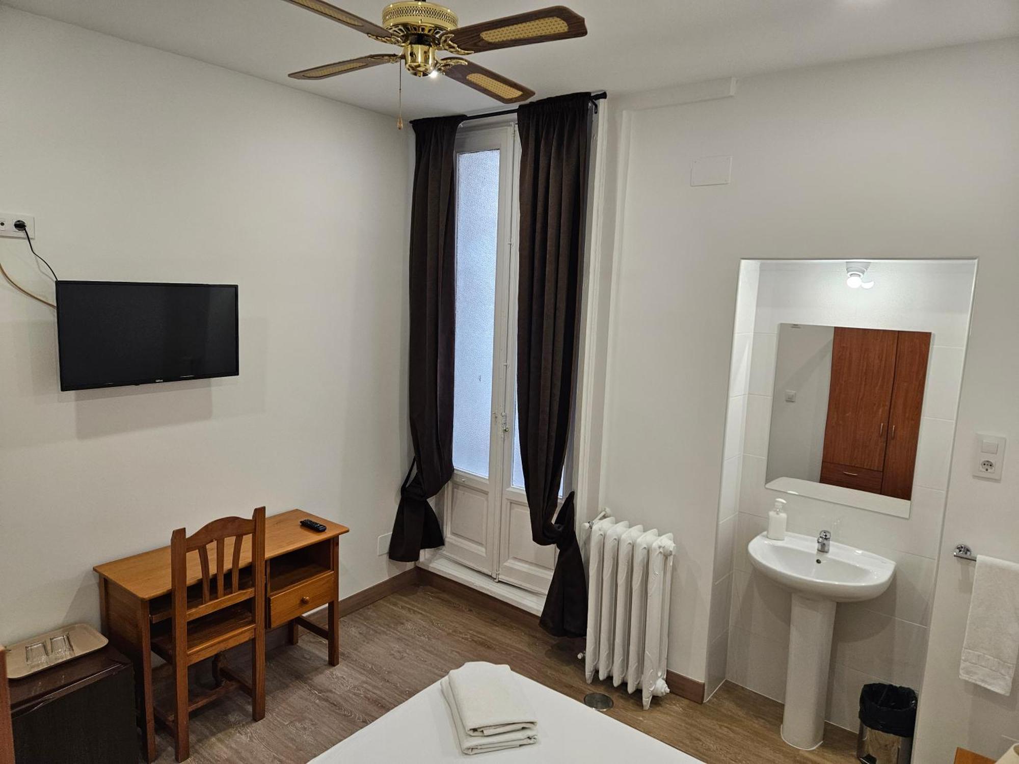 Hostal Miralva Madrid Eksteriør bilde