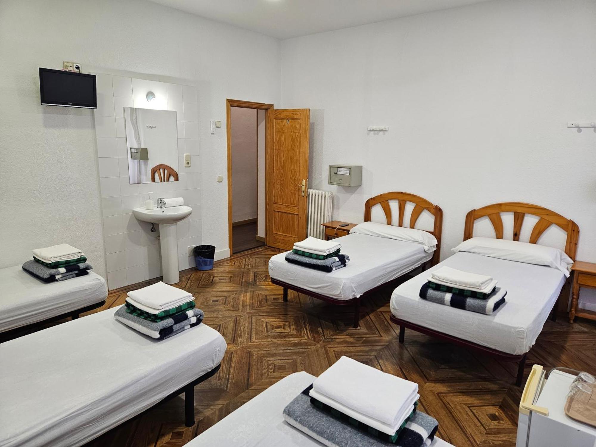 Hostal Miralva Madrid Eksteriør bilde