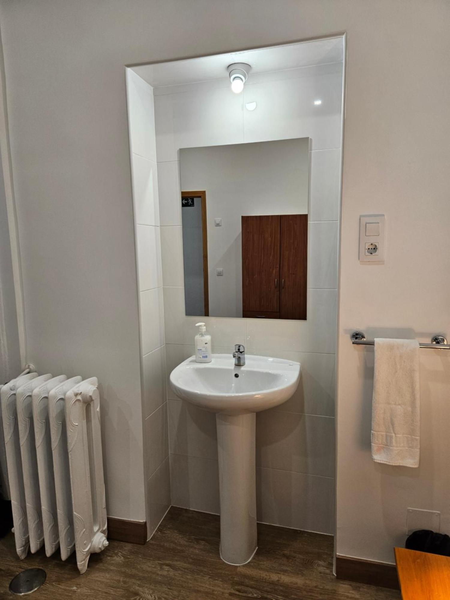 Hostal Miralva Madrid Eksteriør bilde
