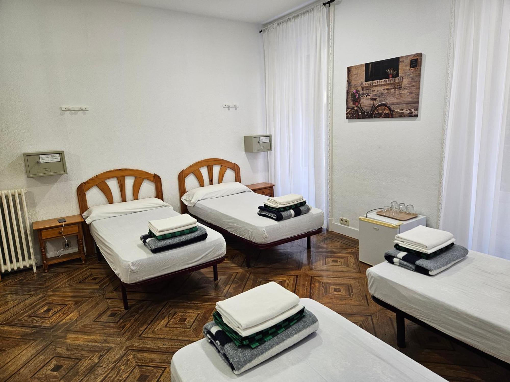 Hostal Miralva Madrid Eksteriør bilde