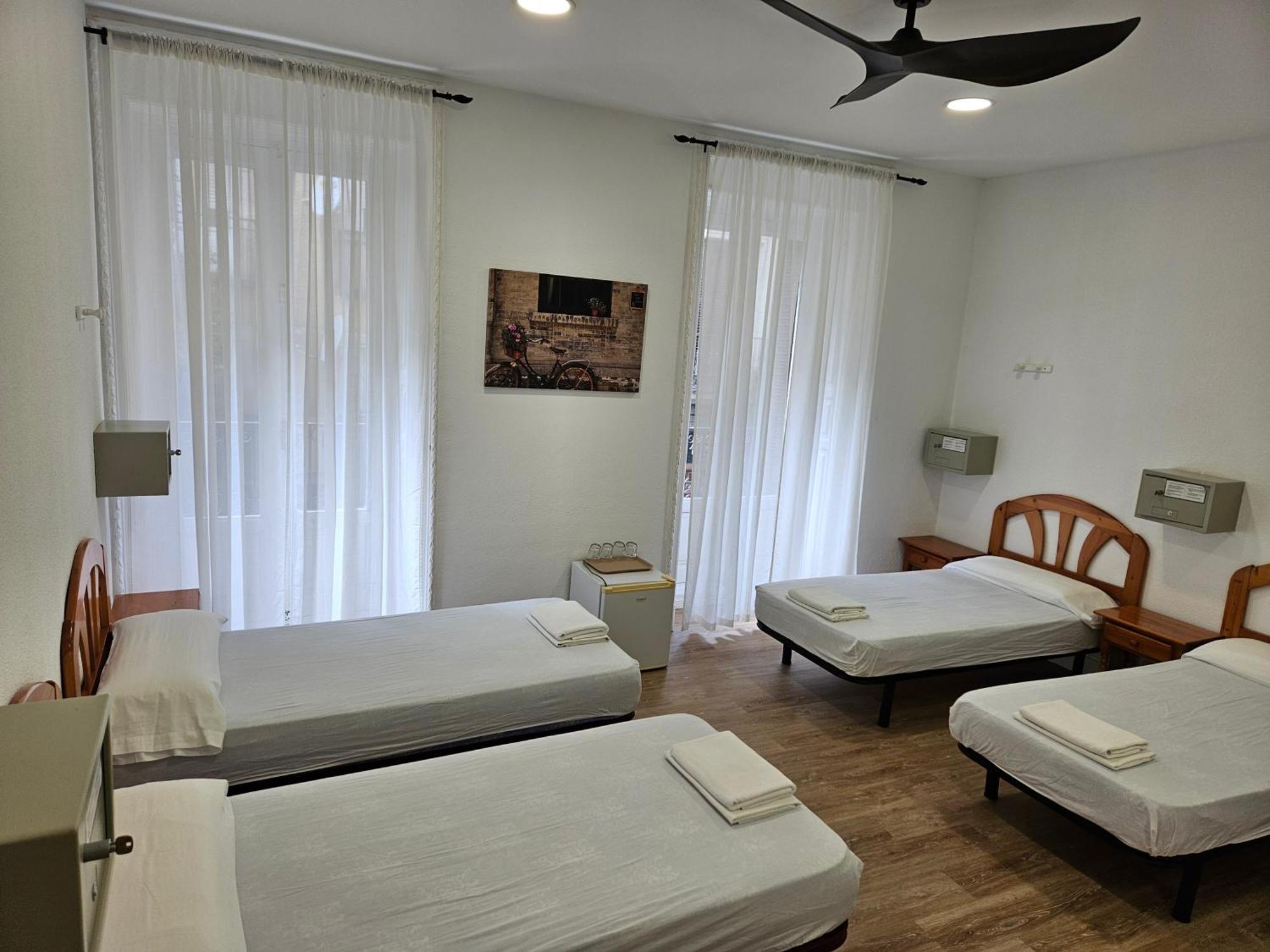 Hostal Miralva Madrid Eksteriør bilde
