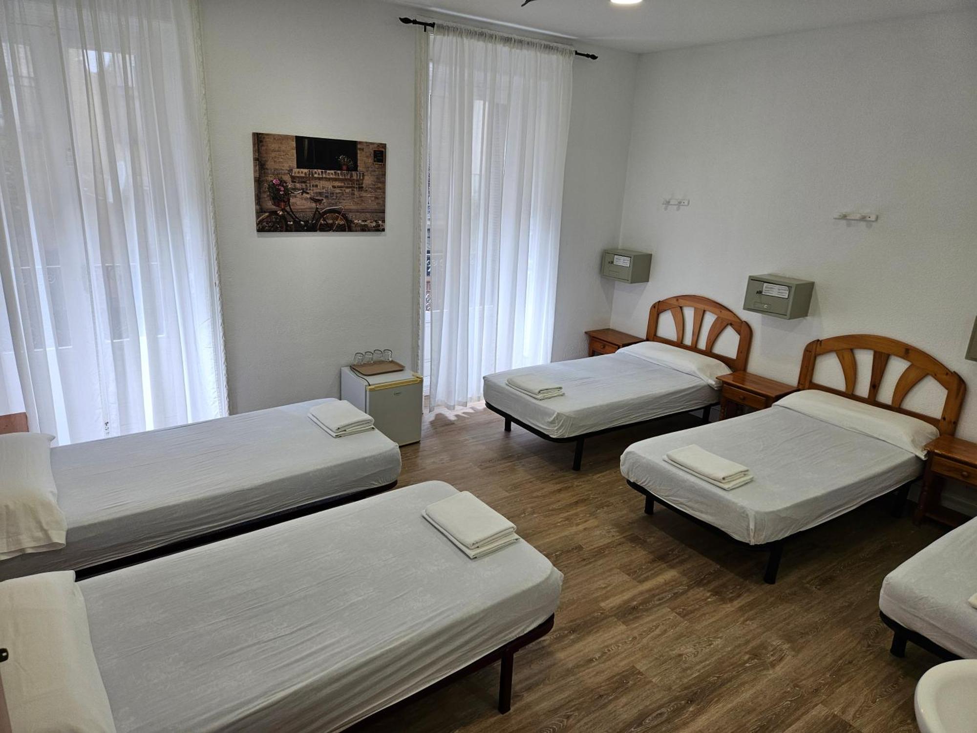 Hostal Miralva Madrid Eksteriør bilde