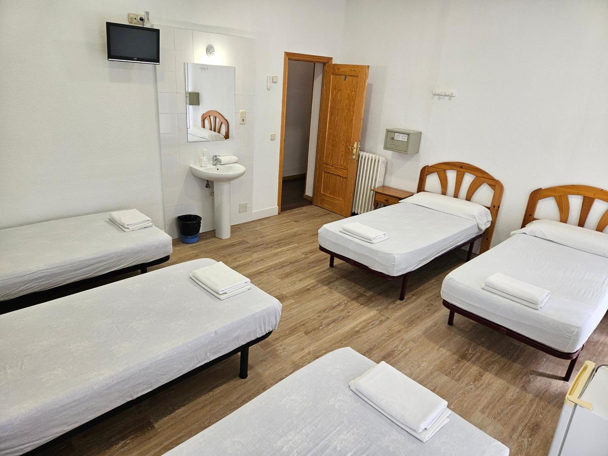 Hostal Miralva Madrid Eksteriør bilde